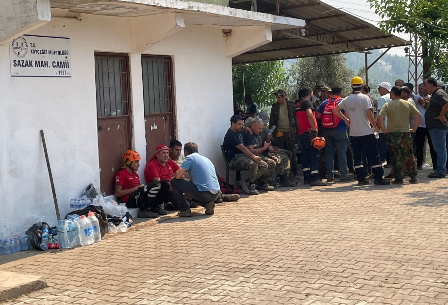 Muğlanın Köyceğiz rayonunda beş kəndin əhalisi təxliyə olunub