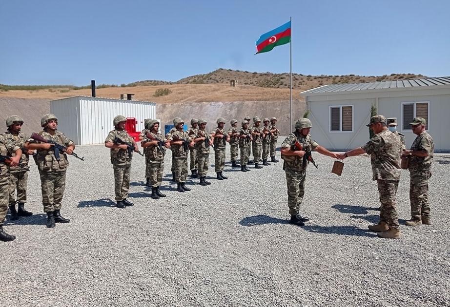 Ministro de Defensa de Azerbaiyán visita varias unidades militares nuevas estacionadas en territorios liberados