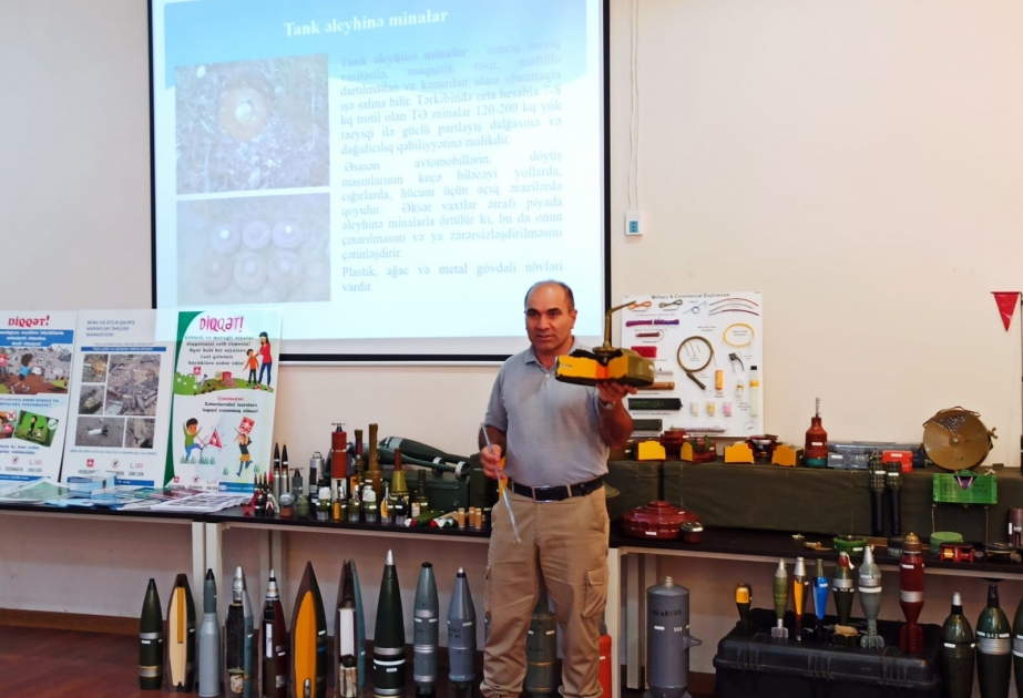 Azad edilmiş ərazilərdə işləyəcək qrupların üzvləri mina və partlamamış hərbi sursatlar barədə məlumatlandırılırlar