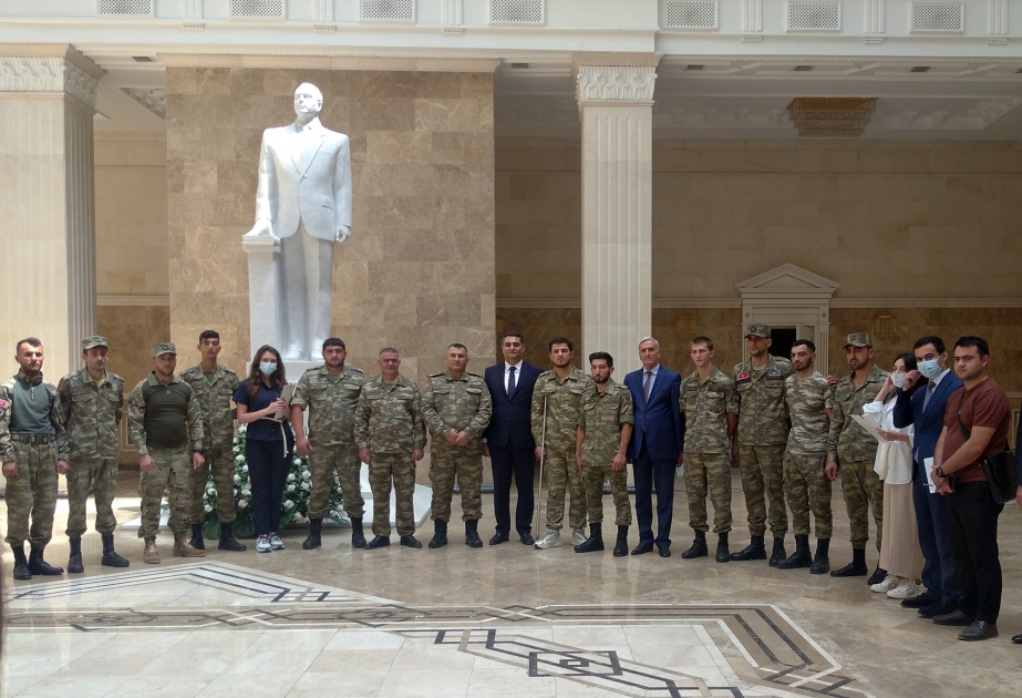 Vətən müharibəsi qaziləri üçün Ali Məhkəmədə infotur keçirilib