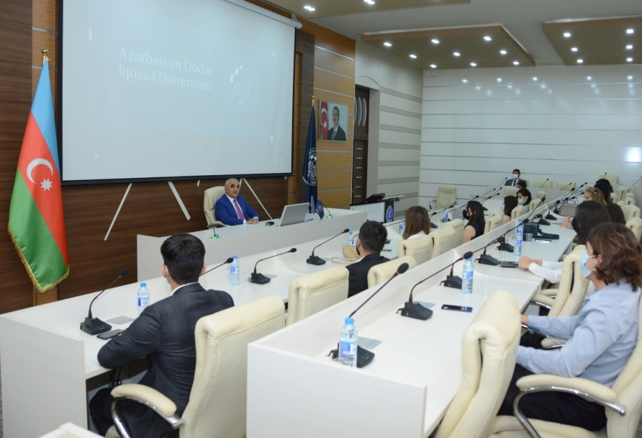 Вручены дипломы программы двойного диплома UNEC и университета Монпелье