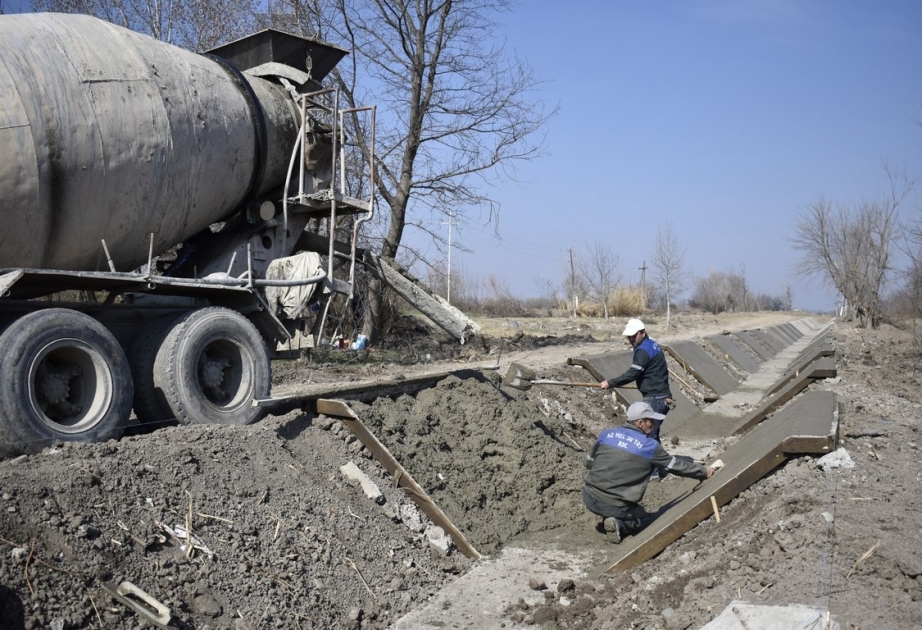Beton bəndlər tikilir, torpaq kanallar beton üzlüyə alınır – Zaqataladan reportaj VİDEO