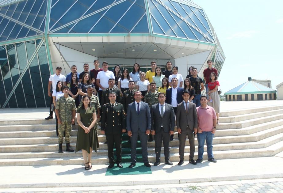 Gənclər Vətən müharibəsinin iştirakçıları ilə görüşüblər