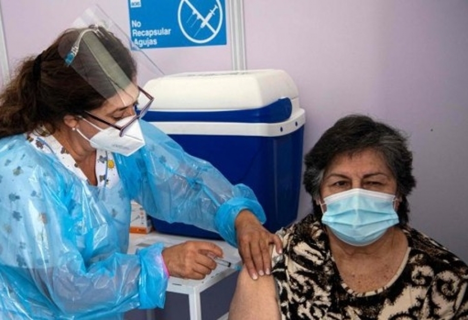 Население Чили получит третью дозу вакцин AstraZeneca или Pfizer