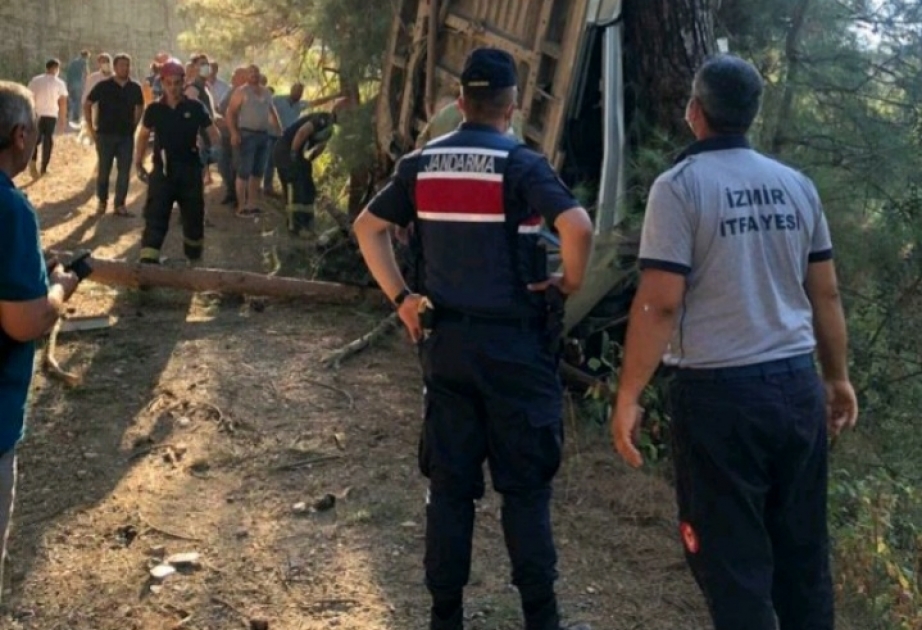 Türkiyədə ölümlə nəticələnən daha bir avtobus qəzası baş verib