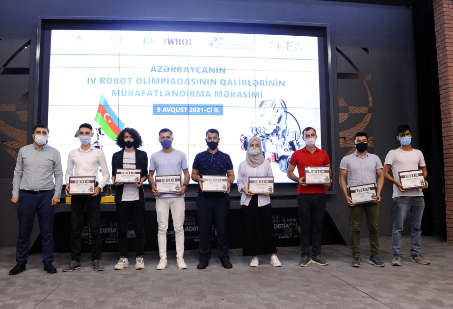 Azərbaycanda keçirilən IV Robot Olimpiadasının qalibləri mükafatlandırılıb