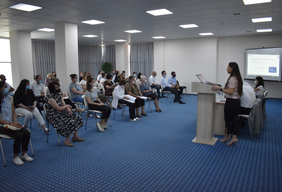 İcbari tibbi sığortanın tətbiq olunduğu tibb müəssisələrinin heyətinə maliyyə üzrə təlim keçirilib
