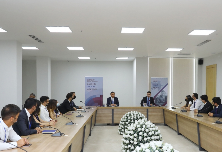 “Davamlı İnkişaf Məktəbi" layihəsi çərçivəsində seminar təşkil olunub