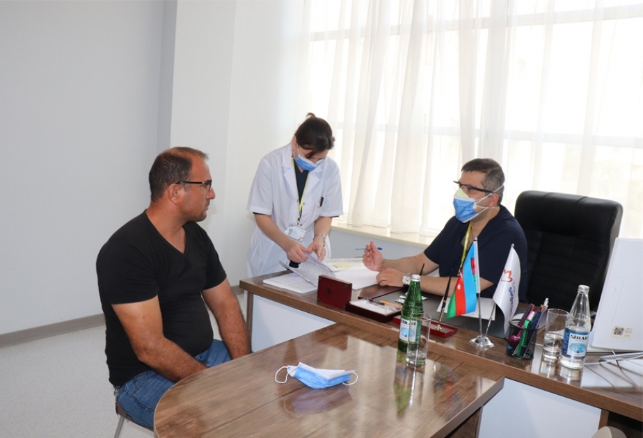 Dünya şöhrətli azərbaycanlı həkimlər Bakı Sağlamlıq Mərkəzində Vətən müharibəsi qazilərini müayinə edirlər