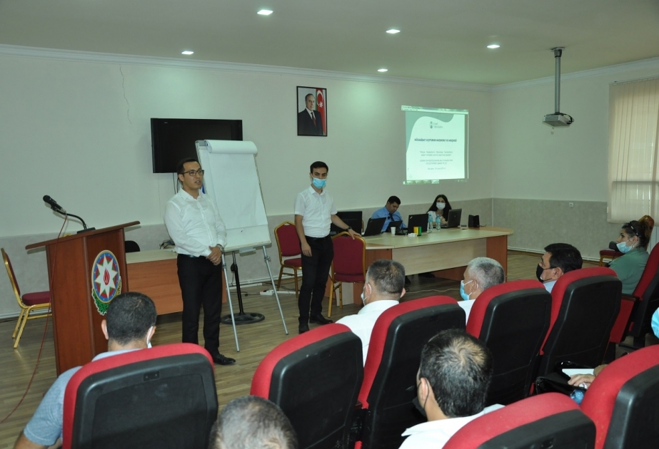Gəncədə İcbari tibbi sığortanın tətbiq olunduğu tibb müəssisələrinin heyətinə maliyyə üzrə təlim keçirilib