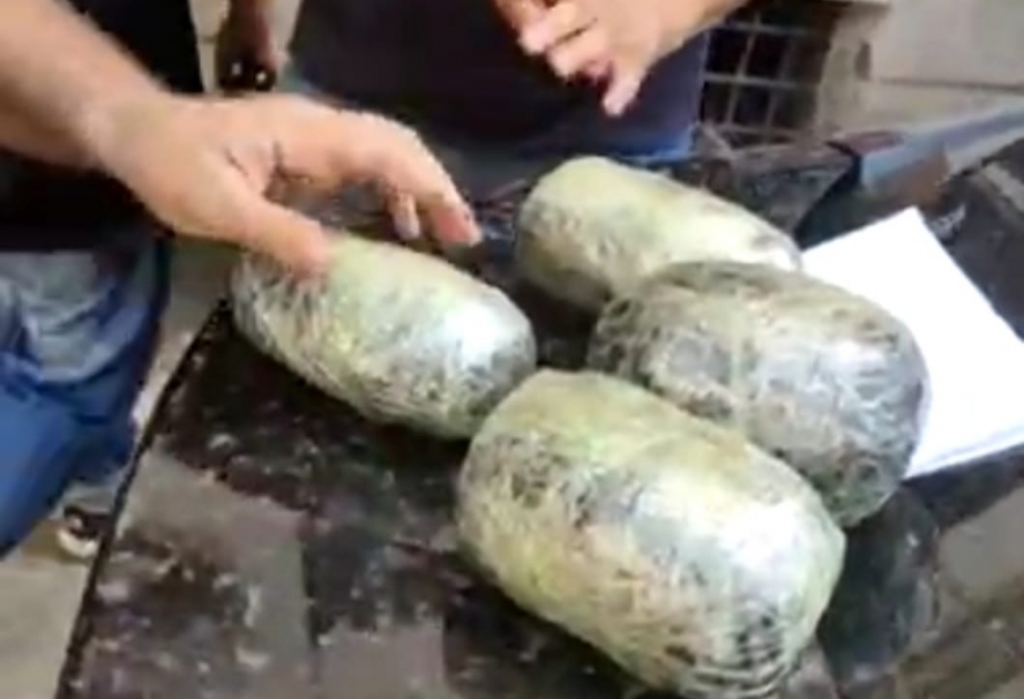 Cəlilabadda Bakı sakininin avtomobilindən 4 kiloqramdan artıq narkotik maddə aşkarlanıb
