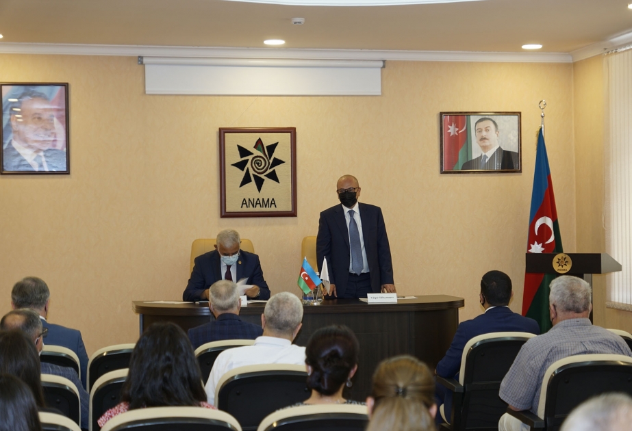 ANAMA-nın Yeni Azərbaycan Partiyasının sıralarına daxil olan əməkdaşlarına üzvlük vəsiqələri təqdim edilib