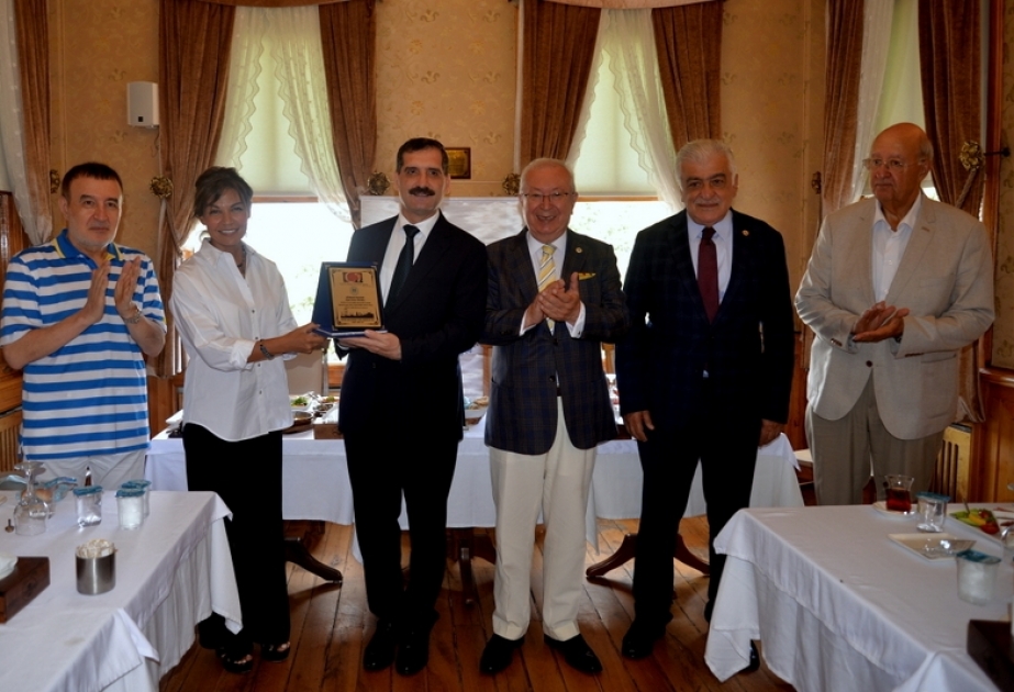 Erkan Özoralın Azərbaycanda vəzifəsini müvəffəqiyyətlə başa vurması münasibətilə İstanbulda ziyafət təşkil edilib