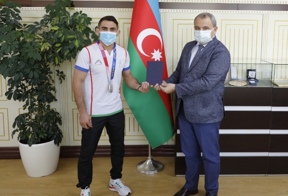 BDU-nun rektoru Olimpiya mükafatçısı Hacı Əliyevlə görüşüb