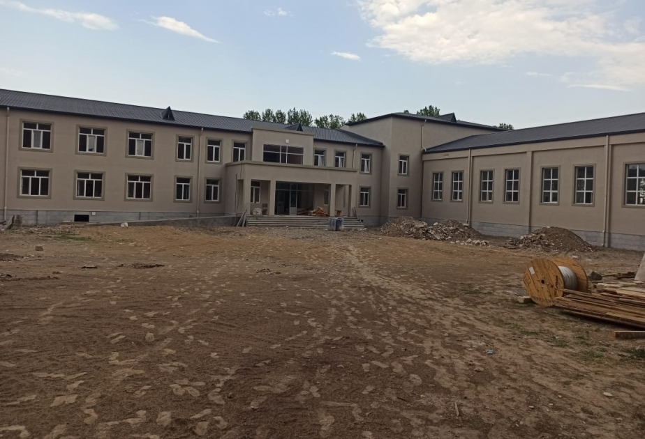 Qazaxda yeni tikilən məktəbdə son tamamlanma işləri görülür