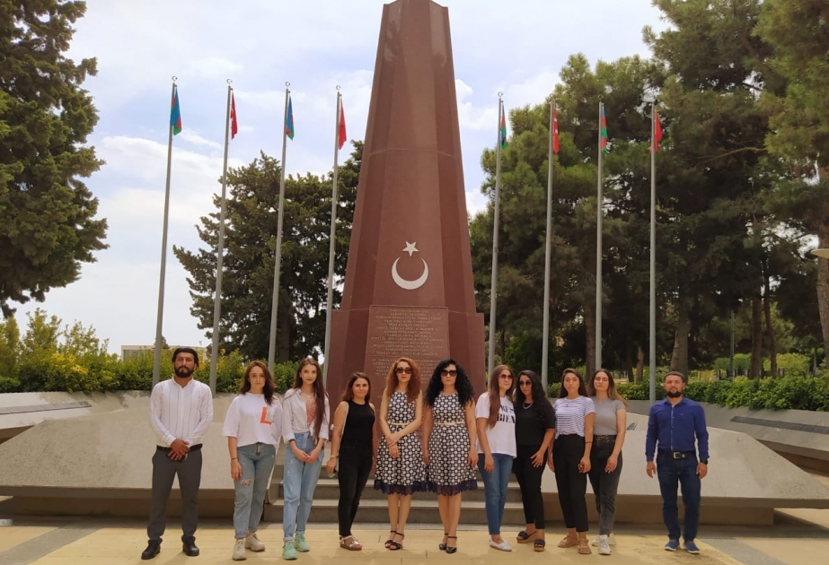 “Vətən müharibəsi qəhrəmanları gənc rəssamların gözü ilə” sərgisinin iştirakçıları mükafatlandırılıb