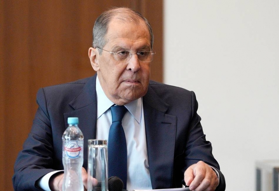 Serguéi Lavrov instó a las empresas automovilísticas rusas que prestaran atención al potencial de tránsito de las regiones liberadas de Azerbaiyán