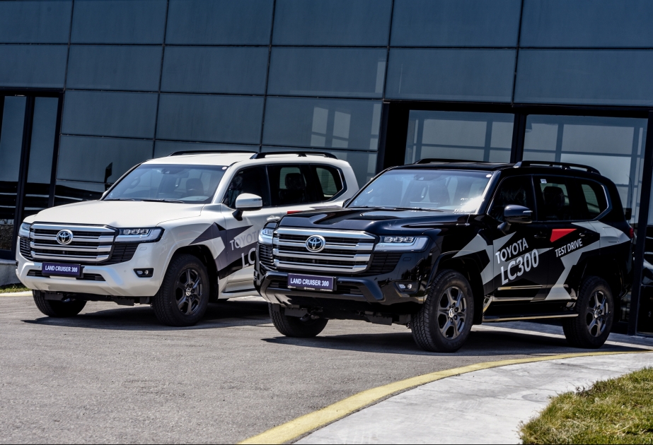 ®  “Toyota tam-yeni “Land Cruiser”i təqdim edir (300 seriyası)