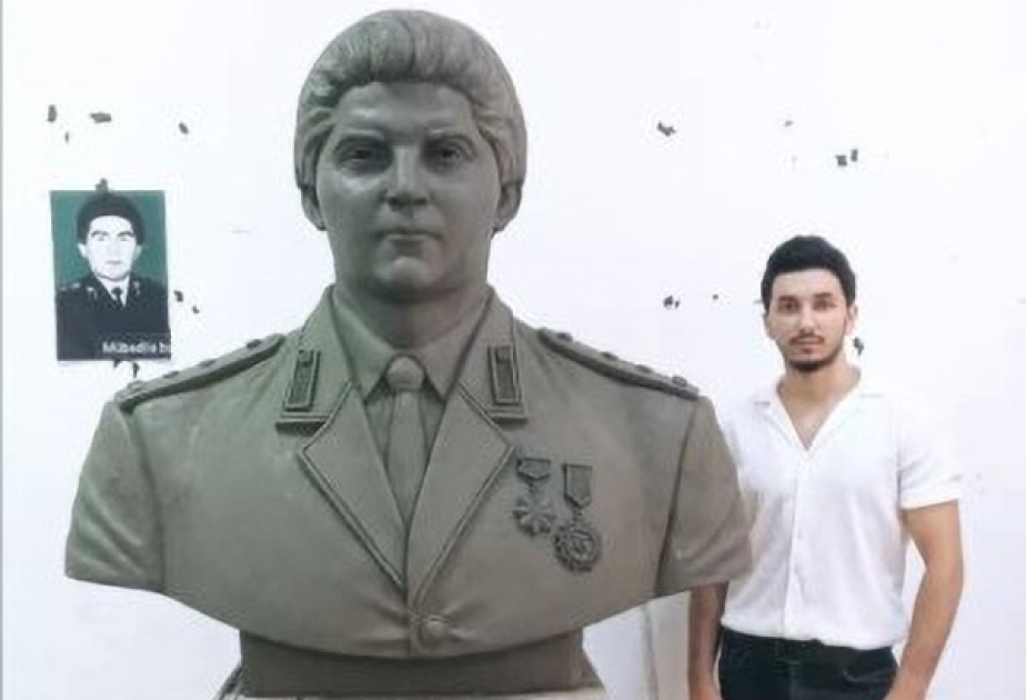 Gənc heykəltaraş Milli Qəhrəman Səfəralı Məmmədovun büstünü hazırlayıb
