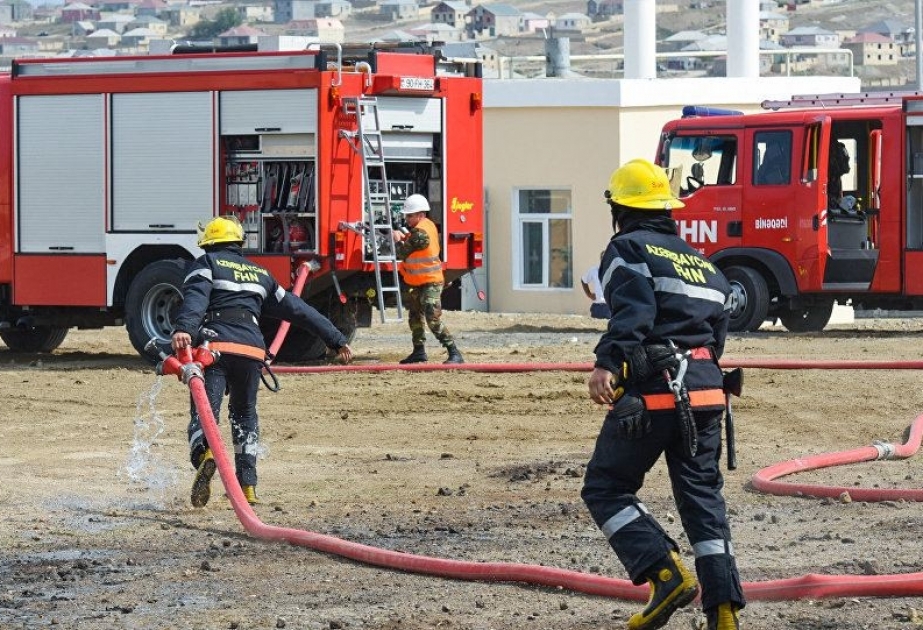 Bakıda ikimərtəbəli binada baş verən yanğın söndürülüb