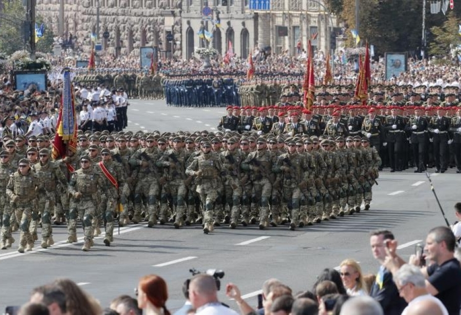Zelenski reivindica la independencia de Ucrania de la URSS en una parada militar
