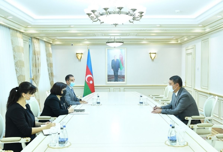 Presidenta de Milli Majlis se reunió con el embajador de Kazajstán en Azerbaiyán