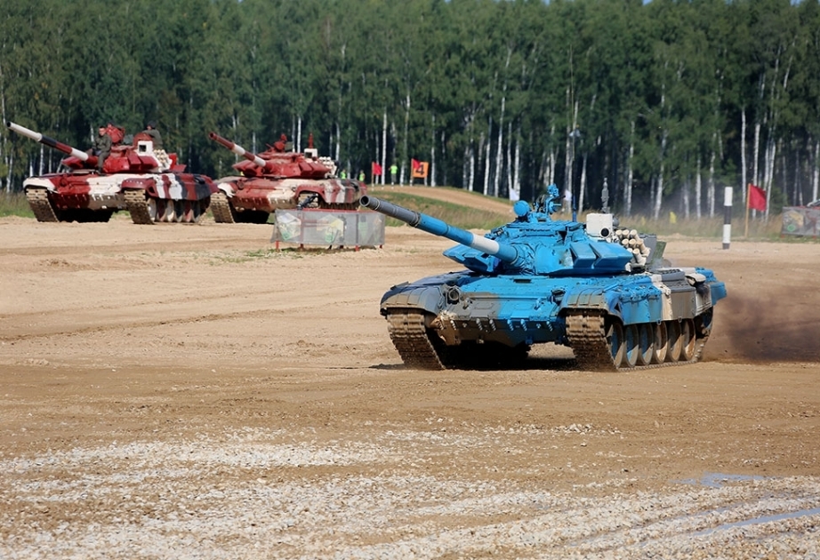 Azerbaijani servicemen start first competition in "Tank Biathlon" contest