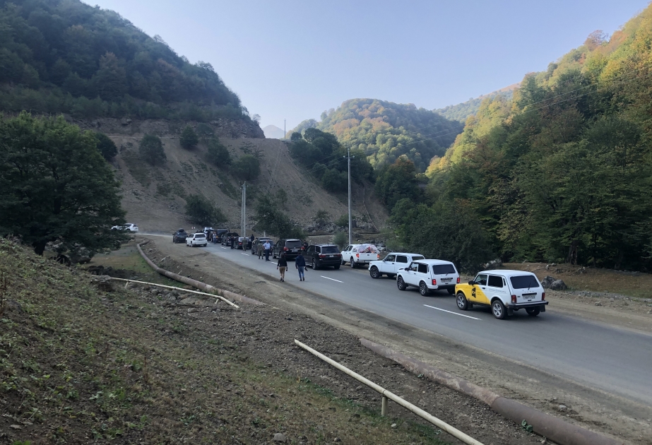 Primera visita de los residentes de Lachin a sus hogares después de la liberación