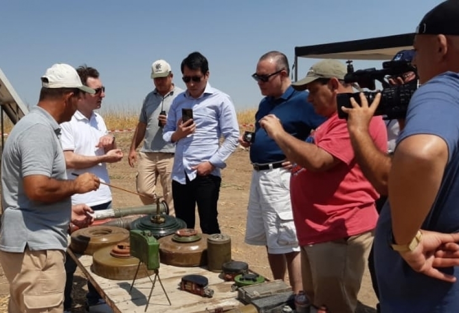 Los periodistas de América Latina conocieron el proceso de limpieza de campos minados en Fuzuli