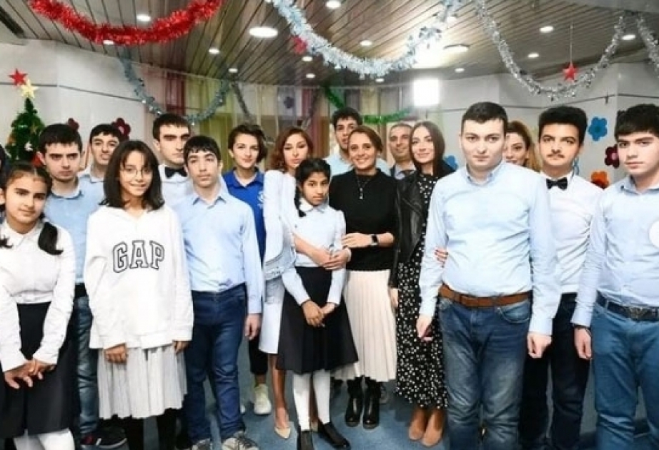 La première vice-présidente : Je remercie mes chers amis du Centre de réadaptation pour les enfants présentant des troubles du spectre de l’autisme