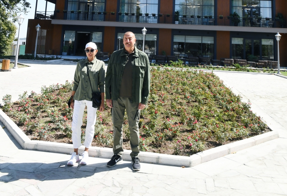 Le président azerbaïdjanais et son épouse participent à l’inauguration de l’Hôtel Karabagh à Choucha VIDEO
