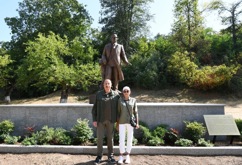 Le président azerbaïdjanais et son épouse participent à l’inauguration d’une statue d’Uzeyir Hadjibeyli à Choucha VIDEO