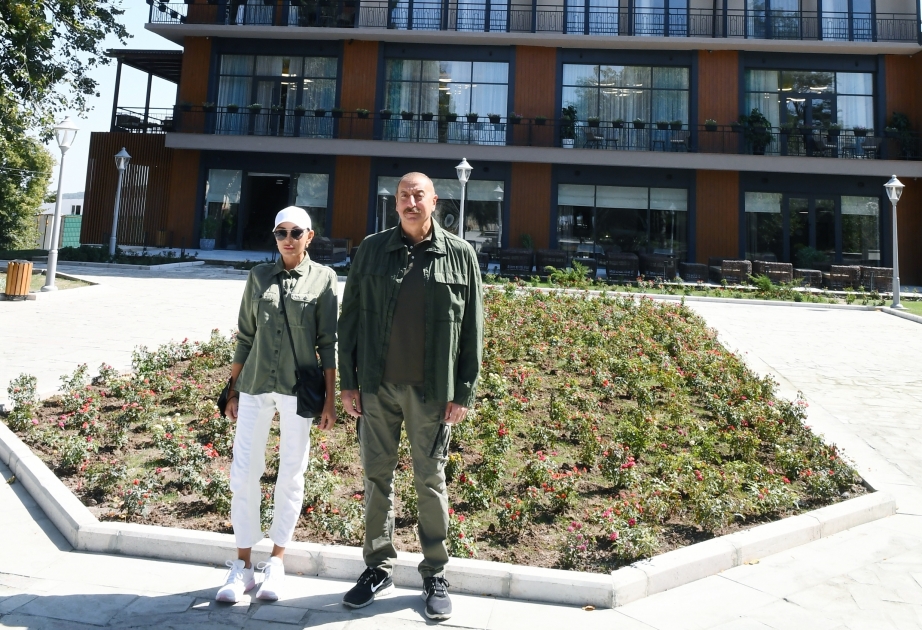 Ilham Aliyev y Mehriban Aliyeva asisten a la inauguración del hotel "Karabakh" en Shusha