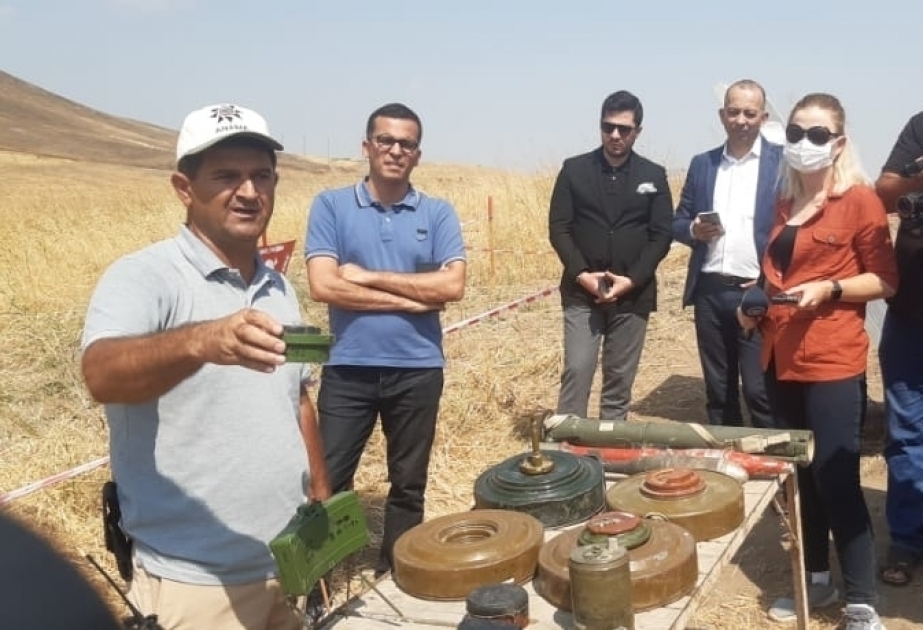 Los periodistas extranjeros conocieron los trabajos de desminado en la carretera Fuzuli-Jabrail