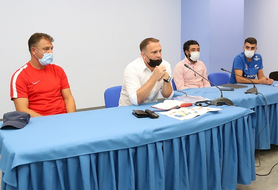 Futbol akademiyalarının koordinatorları və məşqçiləri ilə görüş olub