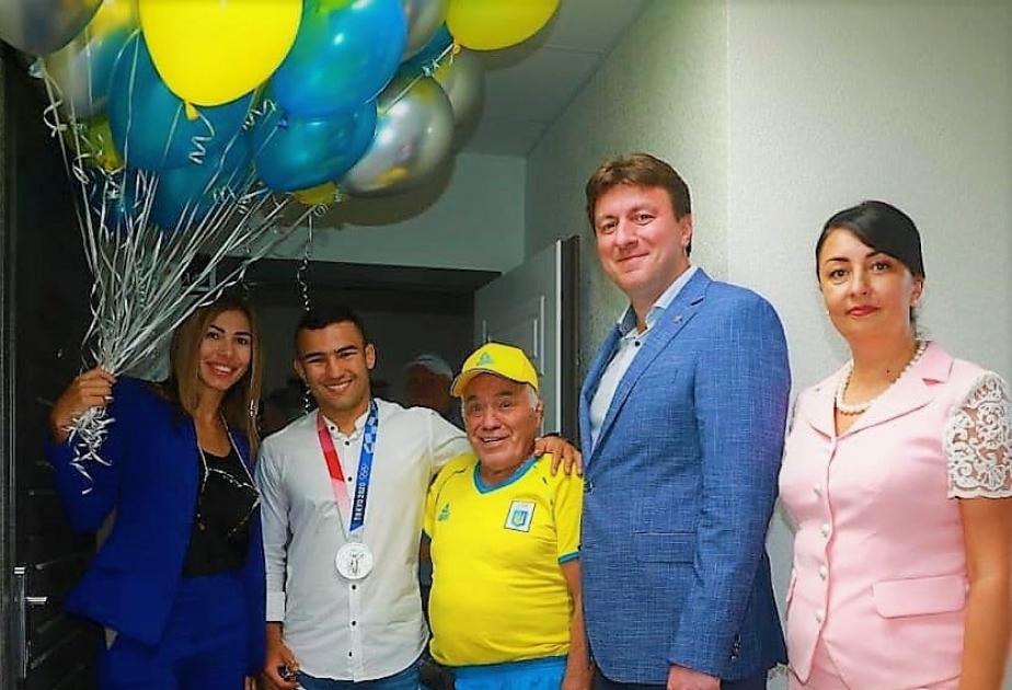 Olimpiya Oyunlarında Ukraynaya gümüş medal qazandıran azərbaycanlı güləşçiyə mənzil hədiyyə edilib