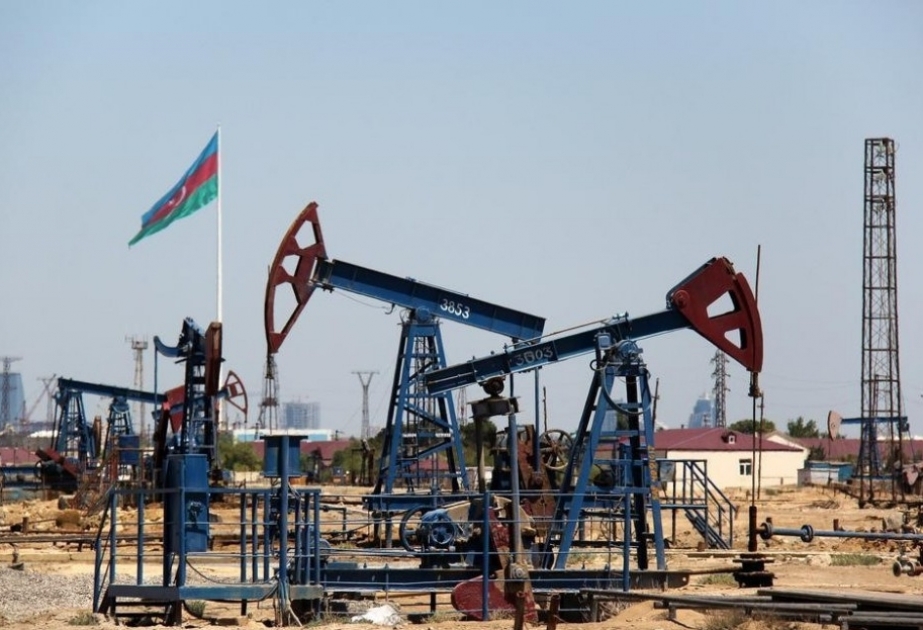 Цена за баррель нефти «Азери Лайт» приближается к 74 долларам