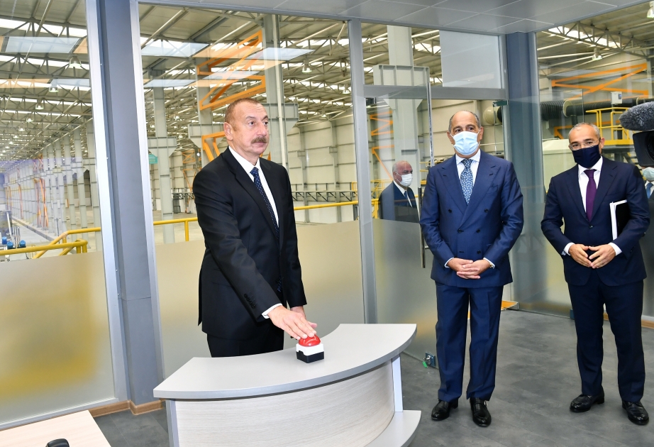 Präsident Ilham Aliyev weiht im Chemieindustriepark Sumgayit “Azmonbat“ GmbH ein VIDEO
