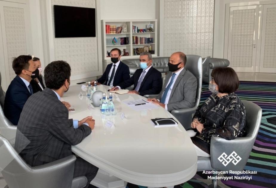 وزير الثقافة يستقبل رئيس مندوبية المجلس الثقافي البريطاني في أذربيجان