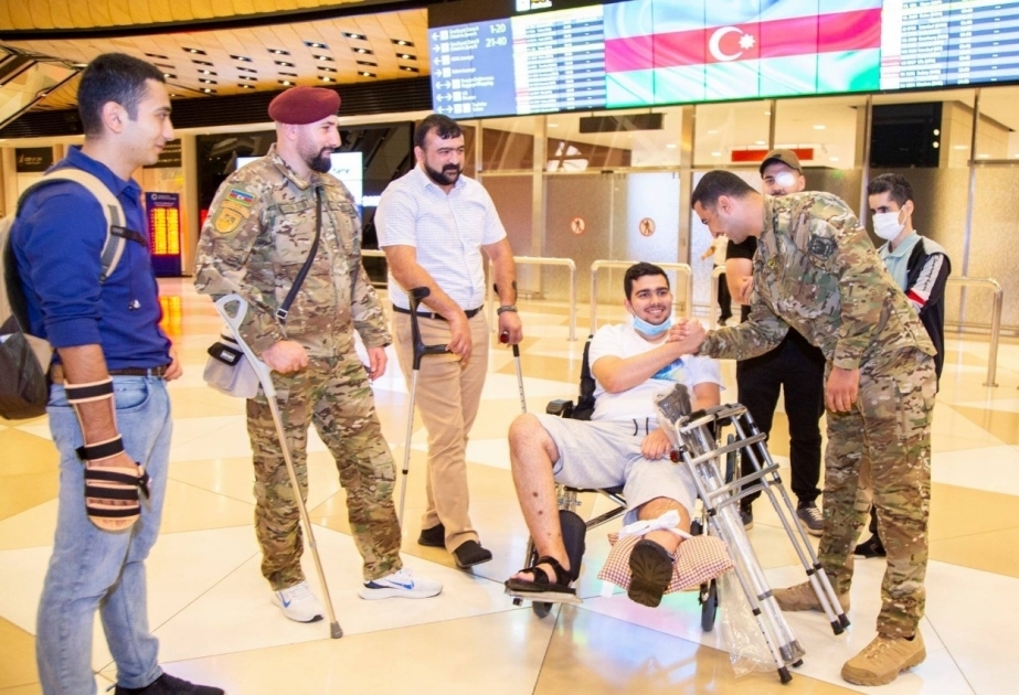Otros once veteranos de guerra enviados a Turquía para recibir tratamiento vuelven a casa