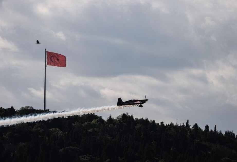 İtalyan pilot İstanbul tunelindən uçaraq “Ginnesin Rekordlar kitabı”na düşüb