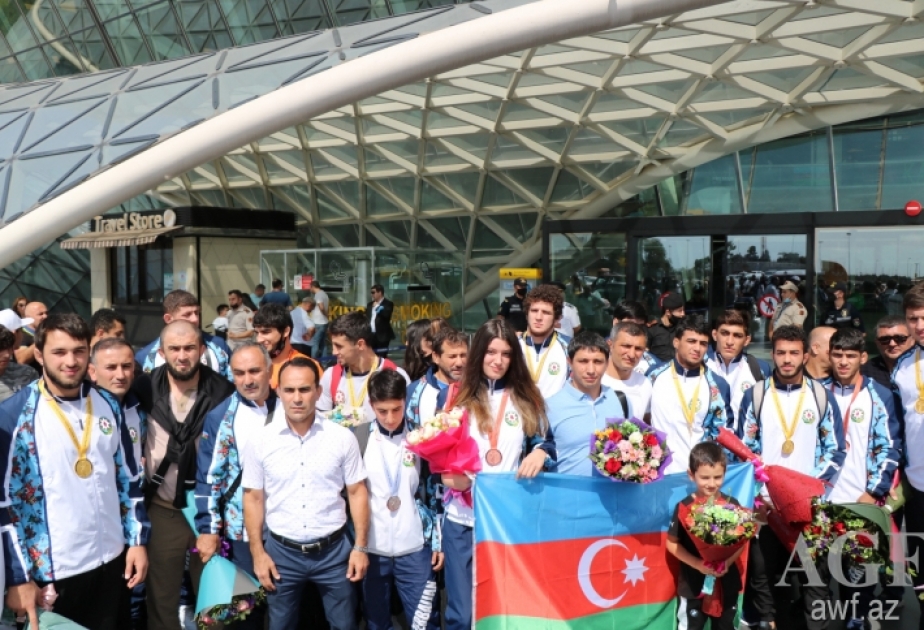 Birinci MDB Oyunlarında uğurla çıxış edən güləşçilərimiz Vətənə qayıdıblar