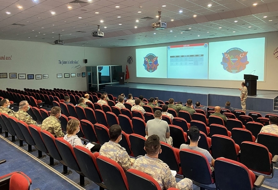 Pilotos militares de Azerbaiyán cumplieron con éxito las tareas en el marco de los ejercicios "TurAz Falcon - 2021"