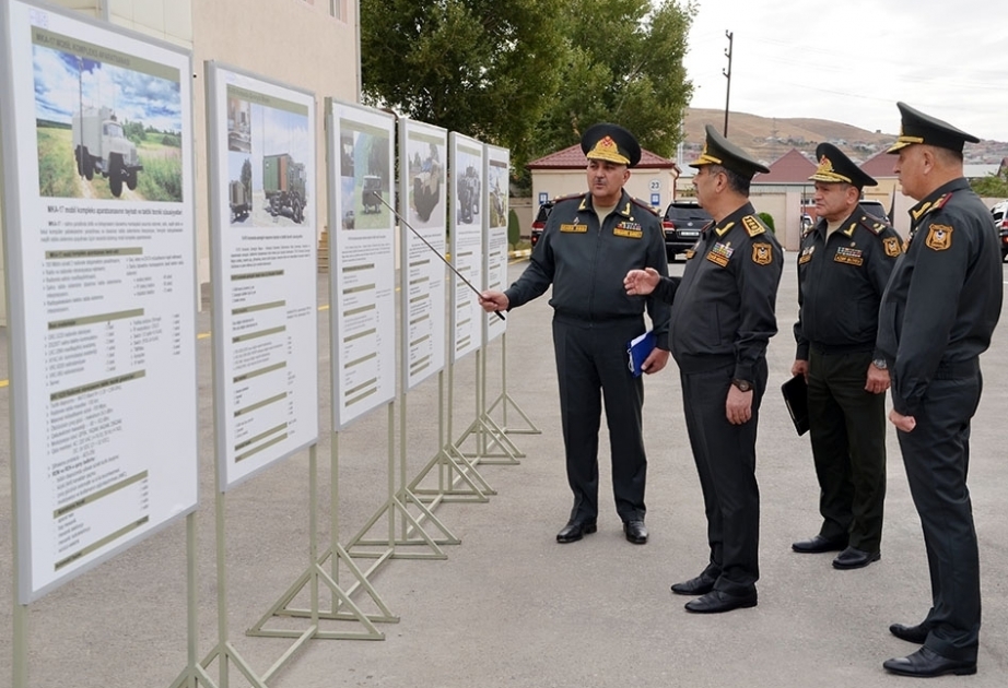 Leadership of Azerbaijan’s Defense Ministry visits unit of Signal Troops