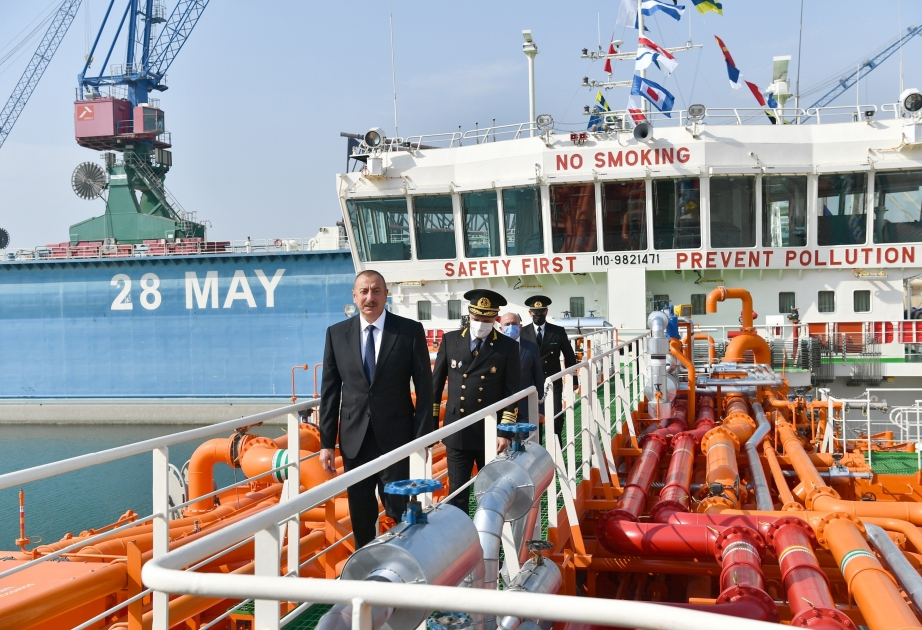 Le président Ilham Aliyev participe à la cérémonie de mise en exploitation d’un pétrolier baptisé Kelbédjer VIDEO