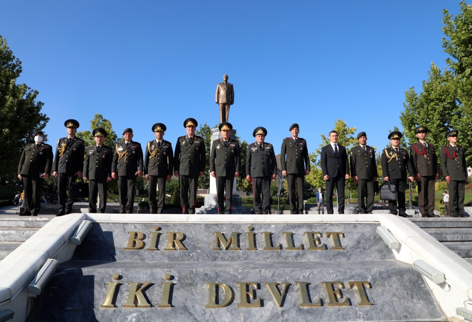 Azərbaycan Ordusunun Baş Qərargah rəisi Ankarada Heydər Əliyev Parkını ziyarət edib VİDEO