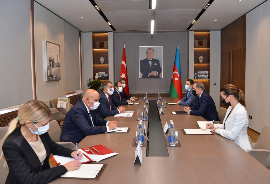 Außenminister Bayramov trifft stellvertretenden türkischen Außenminister
