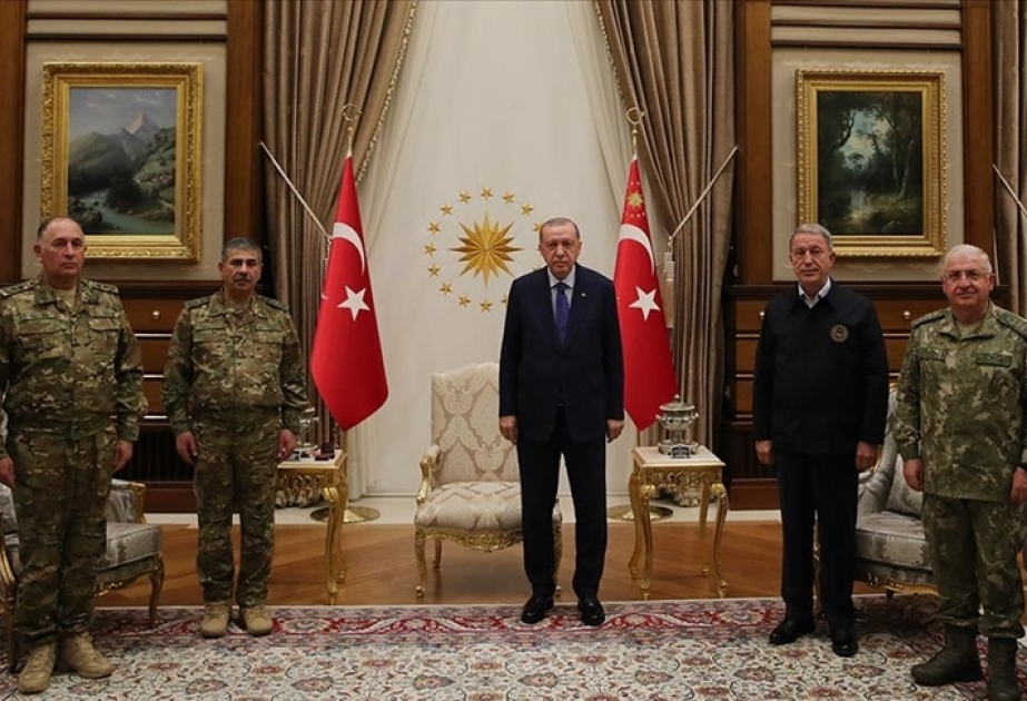 Türkiyə Prezidenti Azərbaycan Müdafiə Nazirliyinin rəhbər heyətini qəbul edib