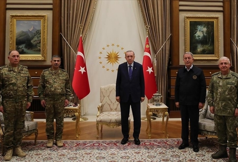El presidente turco recibe al ministro de Defensa de Azerbaiyán
