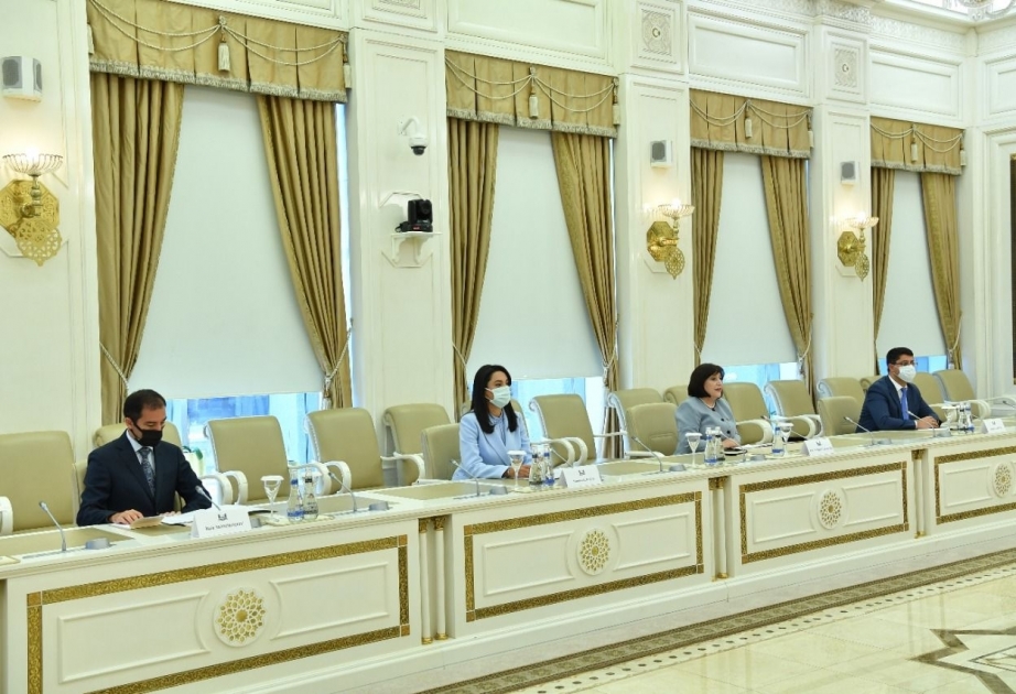 La presidenta del Parlamento se reúne con una delegación de la Asociación de Defensores del Pueblo de la OCI